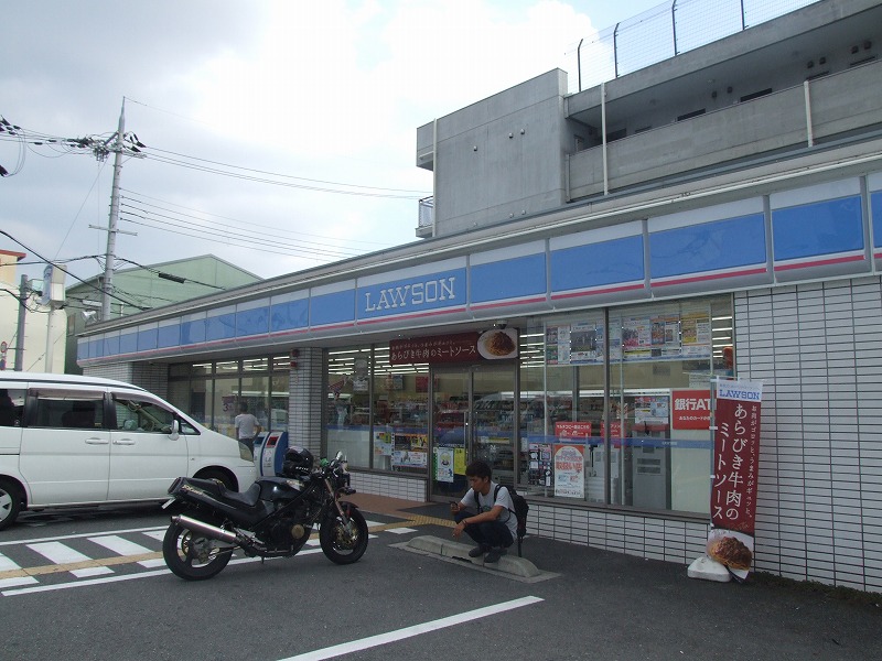 コンビニ　ローソン東大阪荒本西四丁目店（コンビニ）まで238m