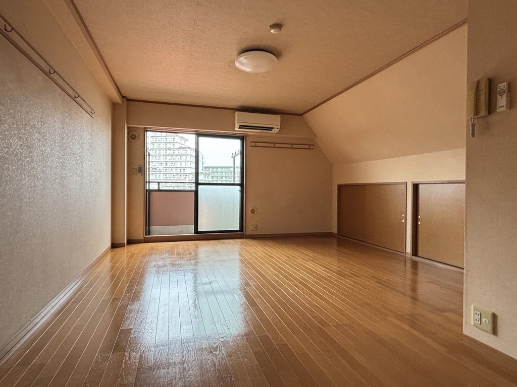 居室・リビング　最上階角部屋　数少ない１２帖以上の寝室