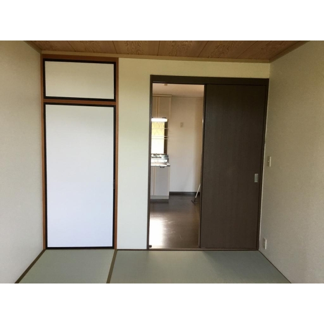 桐山ハイツの居間写真
