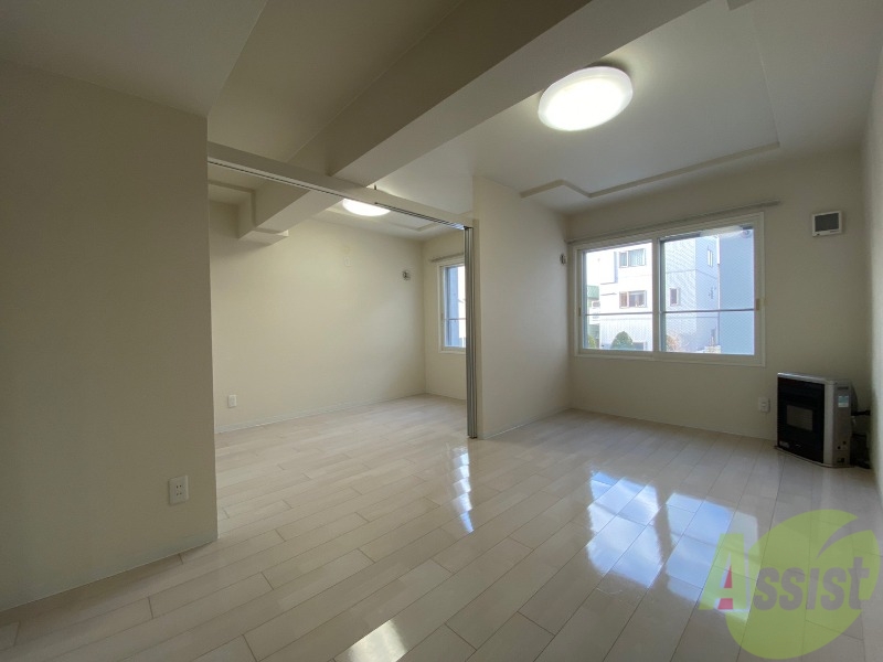 居室・リビング　広くてキレイなお部屋が広がっていて、充実した生活が送れそう。