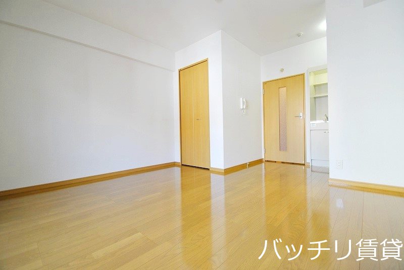 居室・リビング　別号室タイプの為、現状を優先いたします