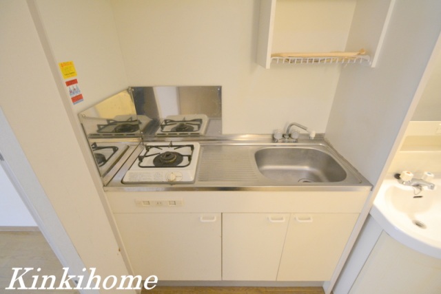 キッチン　写真は別のお部屋のものとなります。