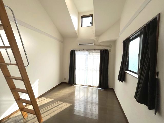 居室・リビング　イメージとして同建物他部屋を表示しています