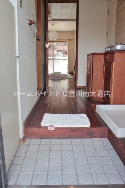 玄関　同型別部屋写真