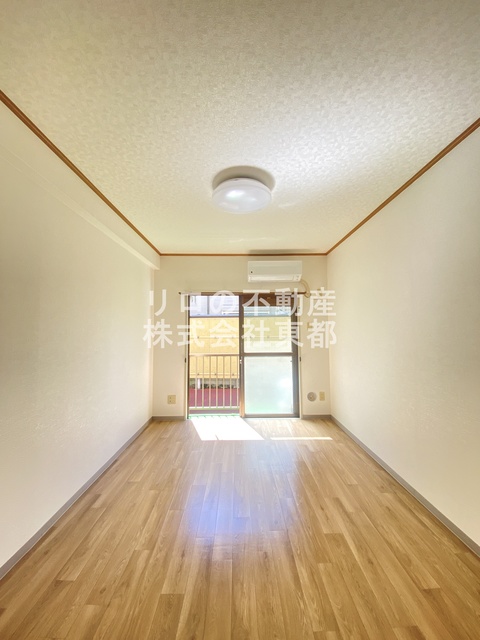 立川プラザーの居間写真