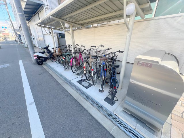 駐車場　敷地内には入居者専用の駐輪スペースもあります。