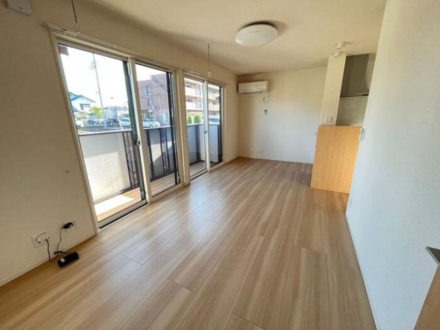 ＪＲ上越線 高崎問屋町駅 徒歩10分 2階建 築11年の居間写真