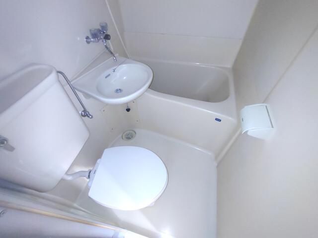 ＪＲ山手線 池袋駅 徒歩15分 4階建 築43年のトイレ写真