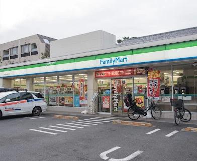 コンビニ　ファミリーマート２４６世田谷桜新町店（コンビニ）まで451m