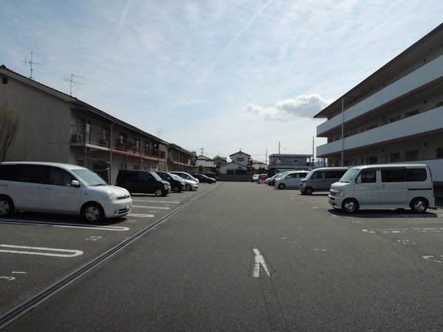 駐車場　広々駐車場