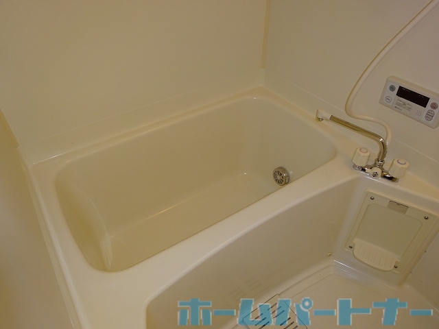 バス・シャワールーム　もちろんバス・トイレは別々となっております♪