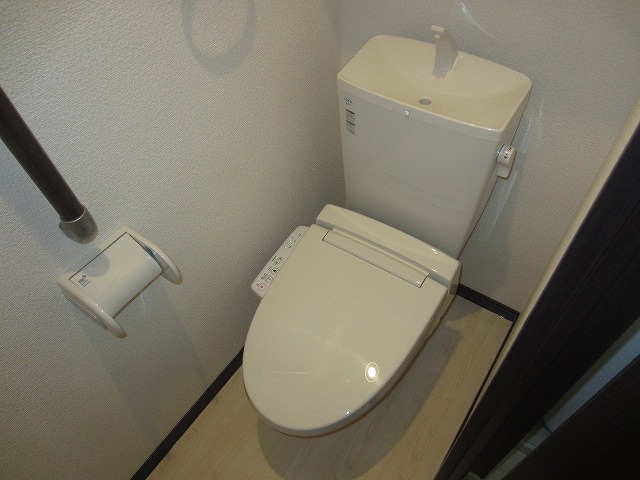 トイレ　温水洗浄便座※同タイプ