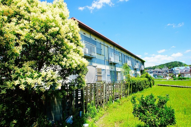 【高槻市古曽部町のアパートの建物外観】