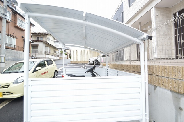 コンビニ　ファミリーマート浜田一丁目店（コンビニ）まで1087m