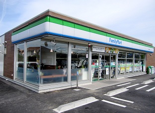 コンビニ　ファミリーマート青森柳町店（コンビニ）まで369m