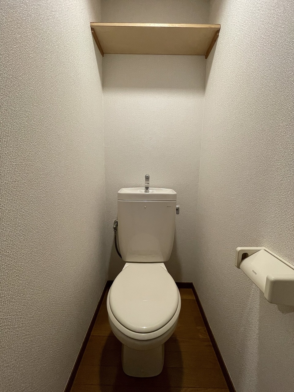 トイレ　内装※退去前のため、以前の写真を使用しています。