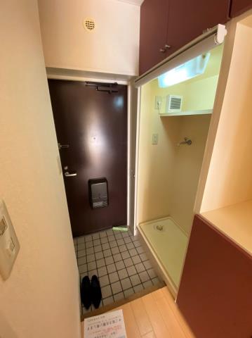 玄関　同タイプ1Fの室内写真（参考写真）になります。
