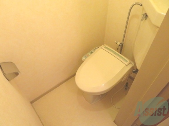 トイレ　トイレは温水洗浄付きの便座となっております