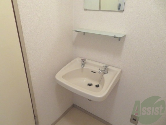 洗面設備　洗面台はこちらです。朝の準備が捗りそうですね。
