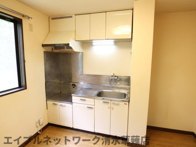 キッチン　コンパクトなキッチンで掃除もラクラク