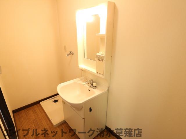 洗面設備　スペースが確保できる洗面所です