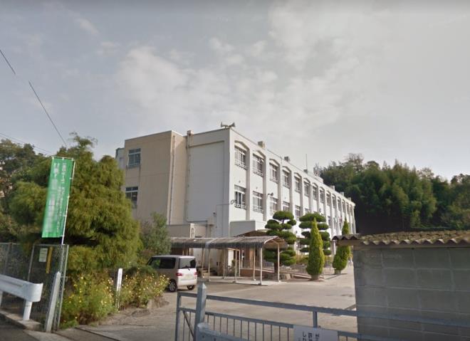 小学校　本郷小学校（小学校）まで502m