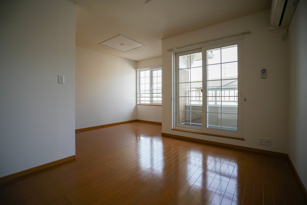 居室・リビング　同じ建物の別のお部屋