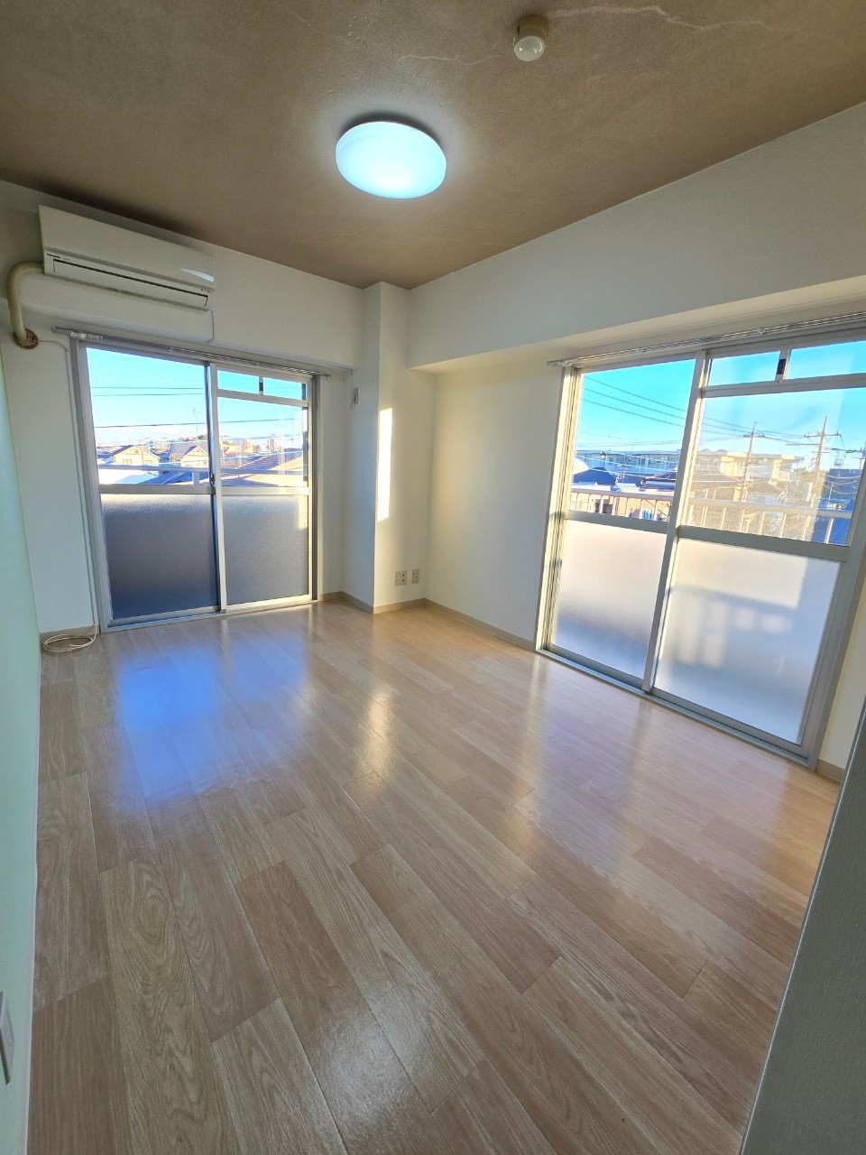 居室・リビング　※同物件、別部屋になります。