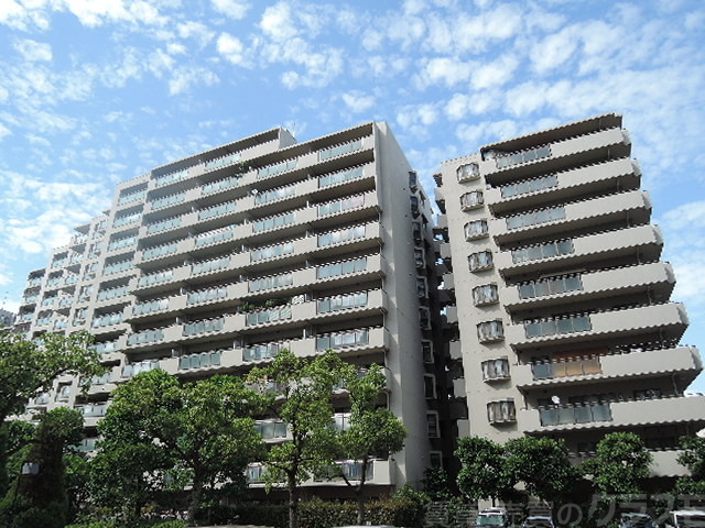 寝屋川市三井南町のマンションの建物外観