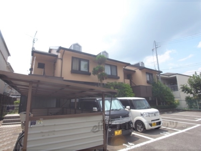 京都市西京区川島尻堀町のアパートの建物外観
