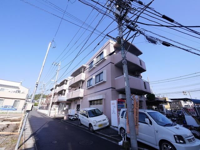 川口市大字東本郷のマンションの建物外観