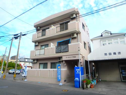 【鹿児島市下荒田のマンションの建物外観】