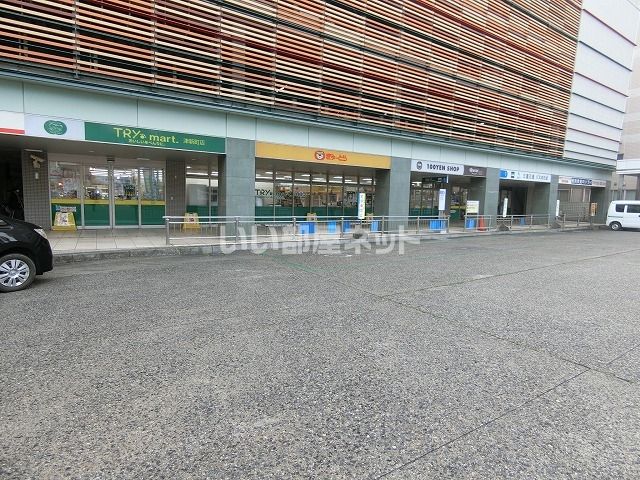 【津市美川町のアパートのスーパー】