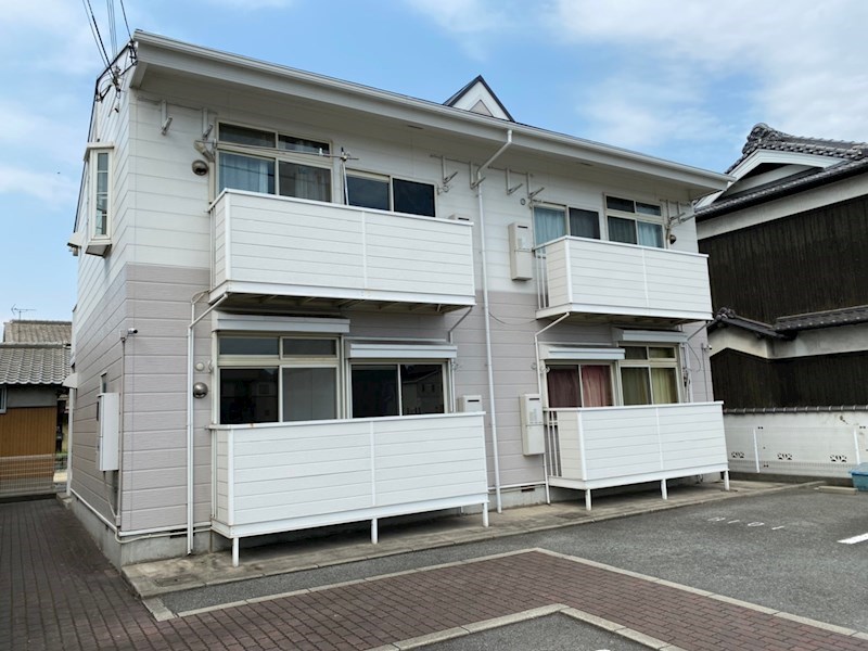 姫路市飾磨区加茂東のマンションの建物外観