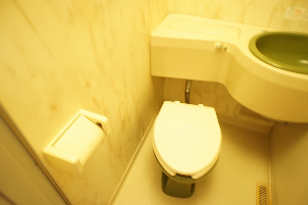 トイレ　3点ユニットのトイレ