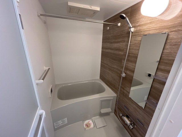 バス・シャワールーム　追い焚き・浴室乾燥機付きのお風呂です♪