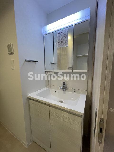 洗面設備　朝の支度にも助かる、独立の洗髪洗面化粧台