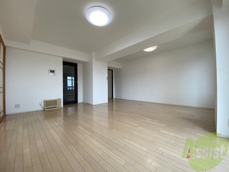 居室・リビング　広くてキレイなお部屋が広がっていて、充実した生活が送れそう。