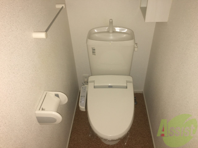 トイレ　ウォシュレット機能がついたトイレです。安心して使用できますね
