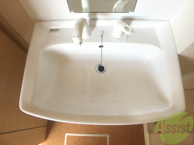 洗面設備　忙しい朝の味方、独立洗面台があるのは嬉しいですね。