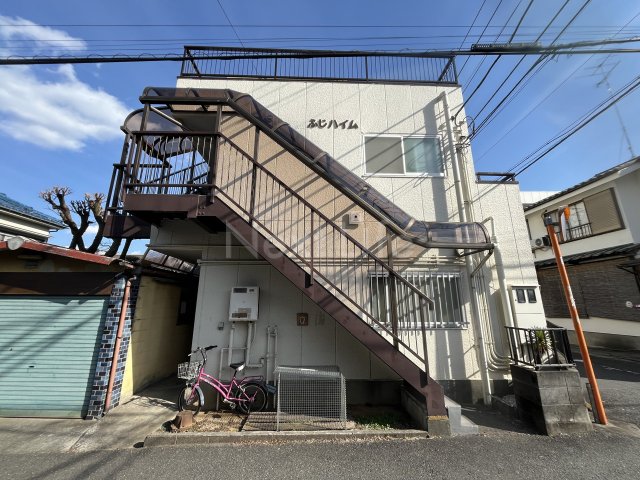 八王子市初沢町のマンションの建物外観