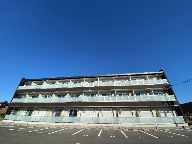 【西尾市米津町のマンションのエントランス】