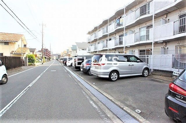 【立川市柏町のマンションの駐車場】