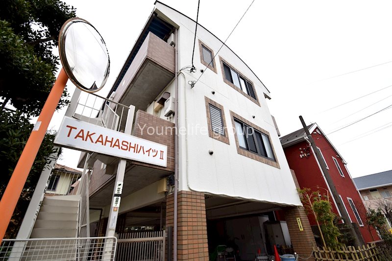 【伊勢原市石田のマンションの建物外観】