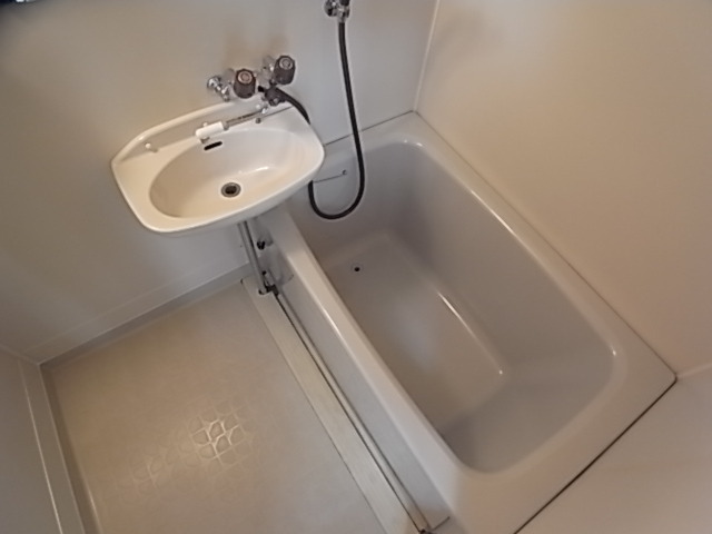 バス・シャワールーム　お風呂・トイレ別のセパレートはいいですね。