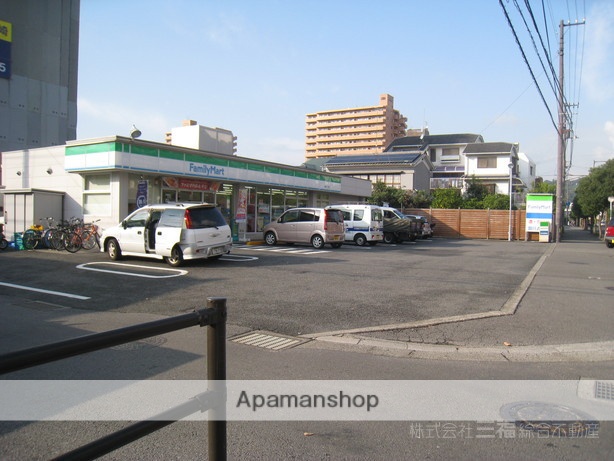 コンビニ　ファミリーマート（コンビニ）まで1053m