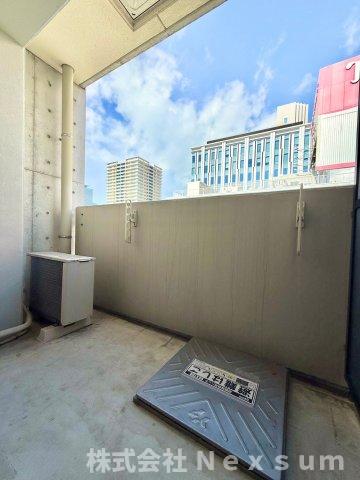 バルコニー　暖かな日差しのふりそそぐバルコニー