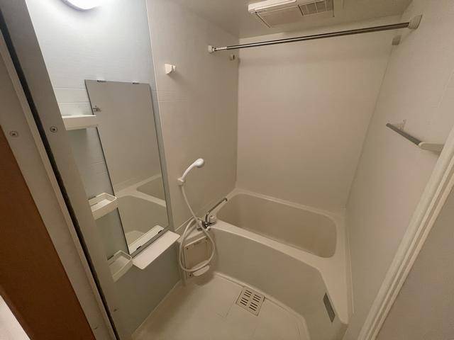 バス・シャワールーム　ゆっくりくつろげそうな浴室ですね。