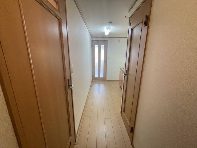 その他部屋・スペース　玄関から見たキッチン周辺です。