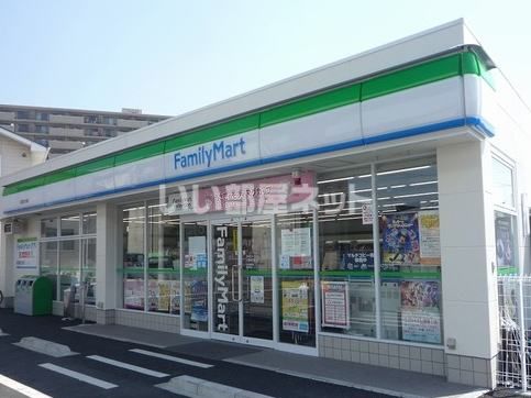 コンビニ　ファミリーマート 久喜野久喜店（コンビニ）まで637m